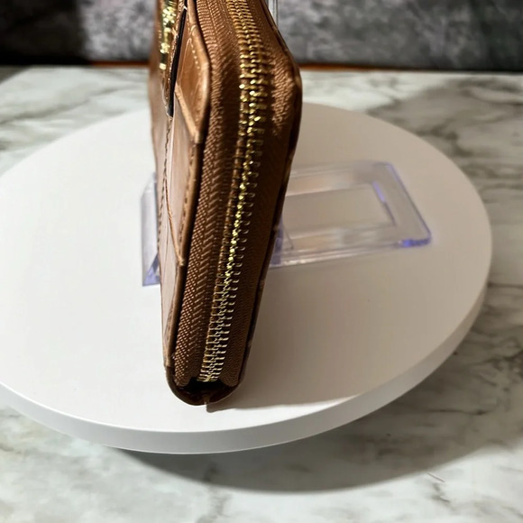 COACH CAYMAN EMBOSSED TAN LEATHER ZIPPY WALLET IN EUC - Picture 4 of 14